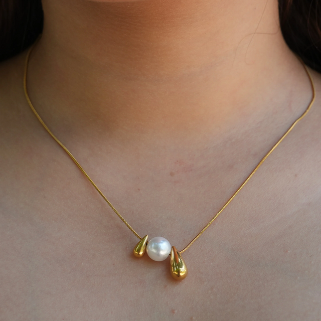 Vioras Pearl Drop Pendant – Anti-Tarnish