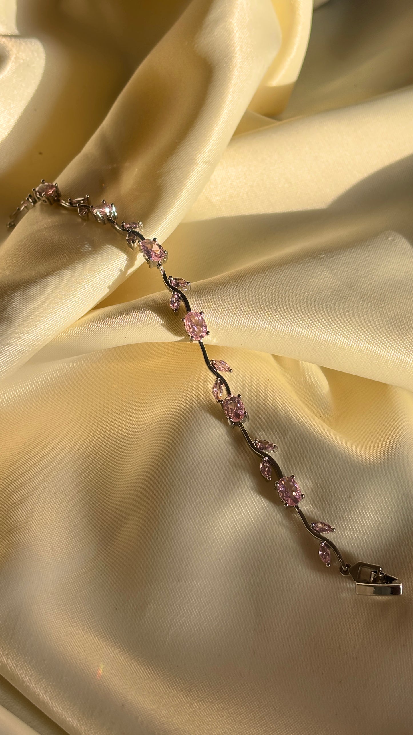 Tulip Bracelet – Blush Pink