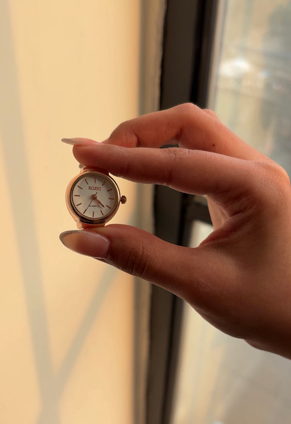 Vioras Ring Watch – Adjustable Unisex Statement Ring