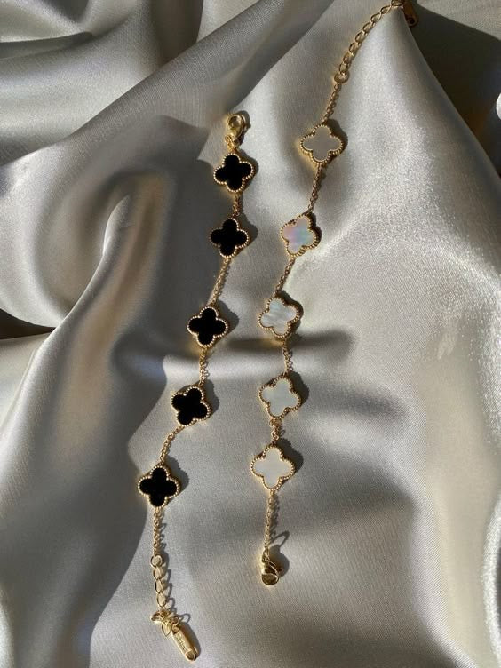 BLACK AND WHITE CLOVER CHAIN BRACELET