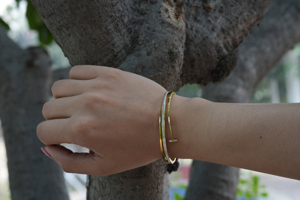 Viora Anti-Tarnish Nail-Inspired Braclate