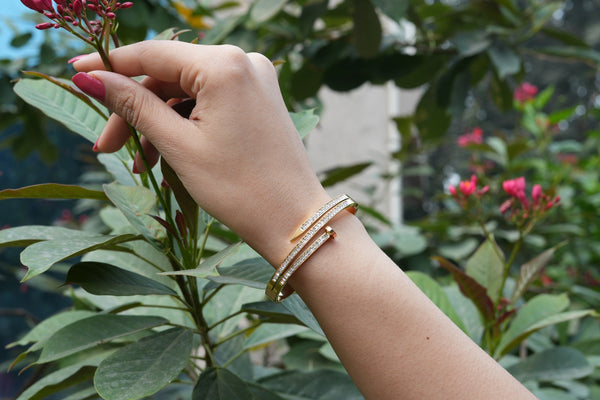 Viora Elegant Anti-Tarnish Nail-Inspired Bracelet