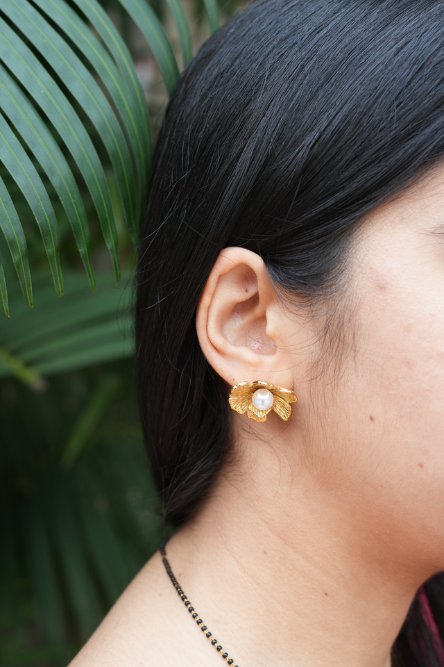 Vioras Anti-Tarnish Flower Earrings