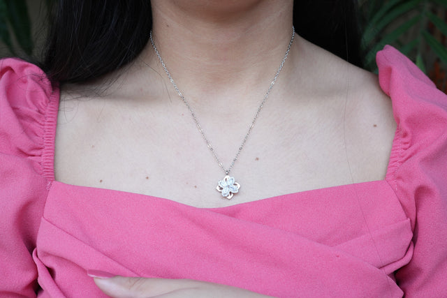 Vioras Flower Pendant – Anti-Tarnish Silver