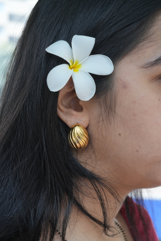 Vioras Ribbed Teardrop Earrings – Anti-Tarnish Gold
