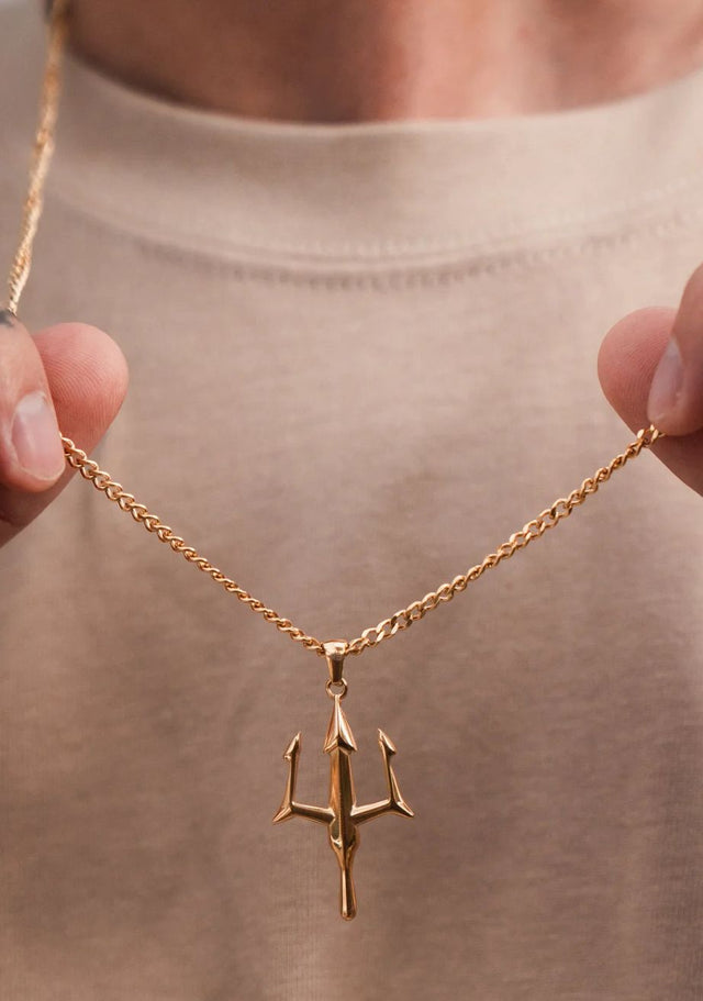 Vioras Trident Pendant Necklace – Gold