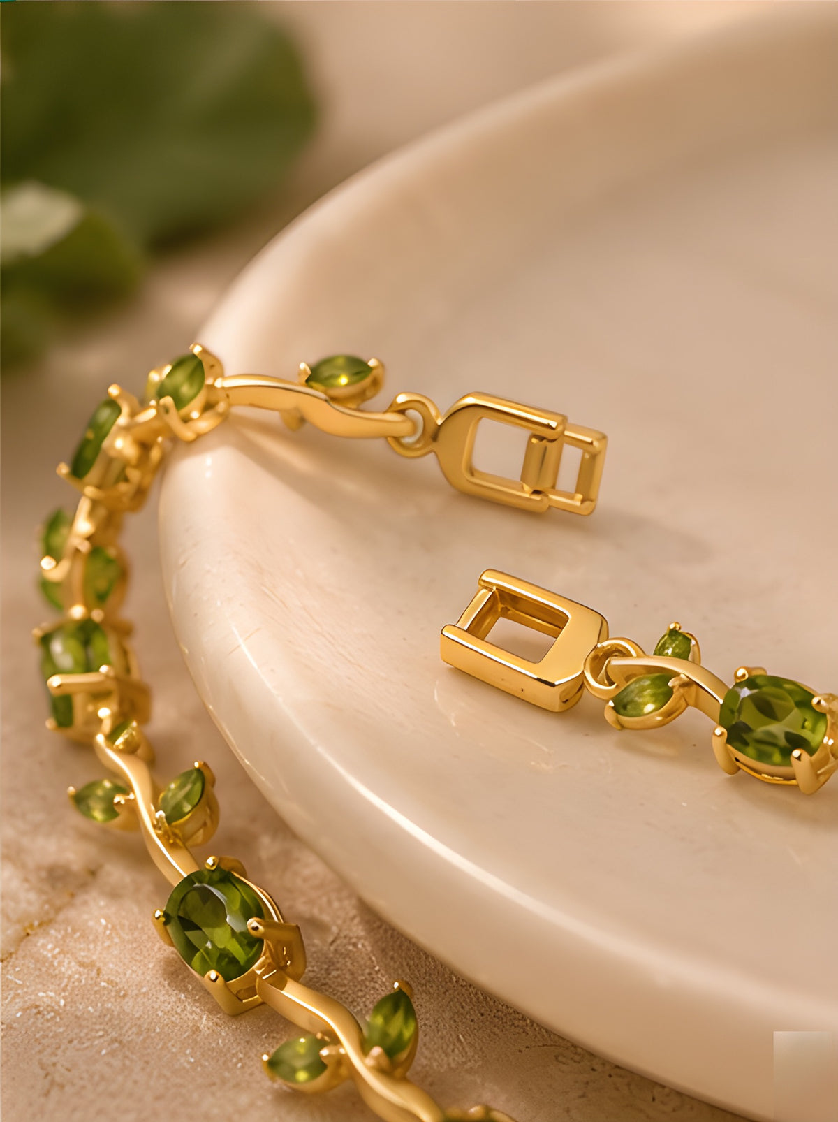 Olive green vine tulip bracelet clasp and details