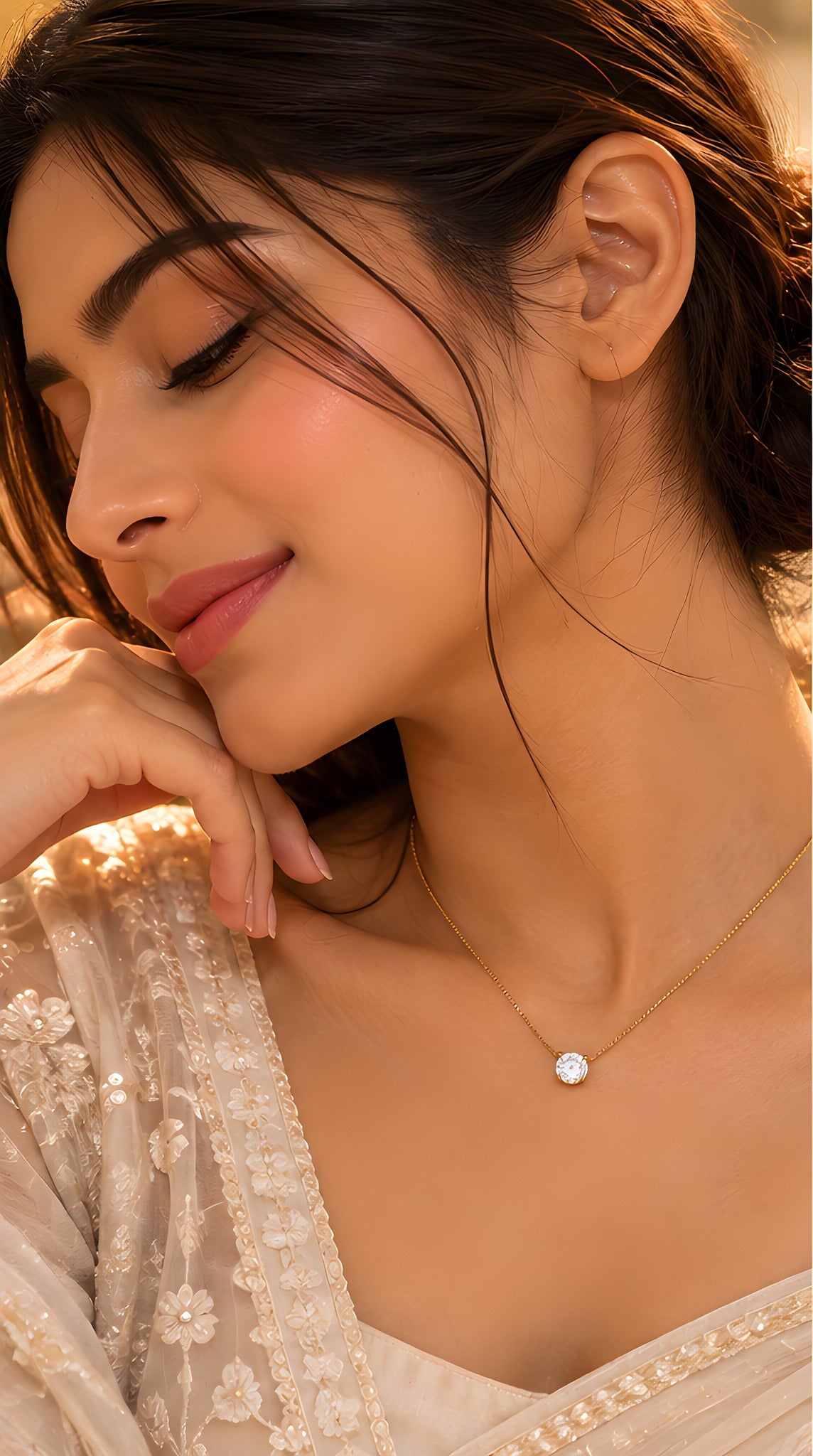 Vioras Solitaire Sparkle Pendant in gold worn on model